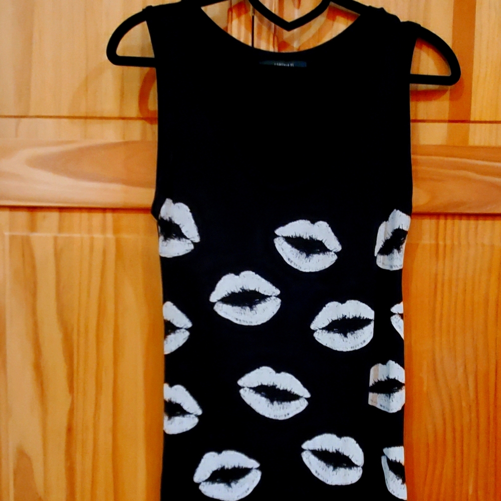 Forever 21 Sleeveless Lips Mini Dress - Picture 3 of 3